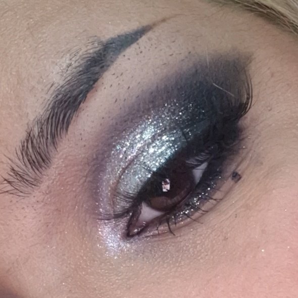 first eyelook of the year simple but fun (shit eyebrows lol i was lazy)