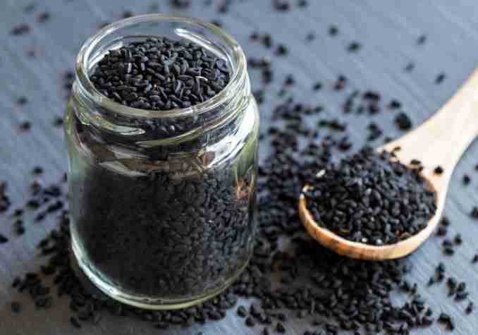 HeidiHmoretti's tweet photo. Herbs and spices are powerful medicines.

A review study demonstrated that the use of black seed oil (Nigella sativa) greatly reduced the mortality and virulence of COVID-19 infections.

It's also great for reducing inflammation and pain generally. 

Some research indicates it may also:

Reduce the risk of hepatitis C infections
Improves sleep quality
Protects the liver
Helps with gut health by reducing harmful bacteria and viruses
Improves joint health

Read more here: https://t.co/jdYS0aOz1r
https://t.co/3PRXNfCeUj