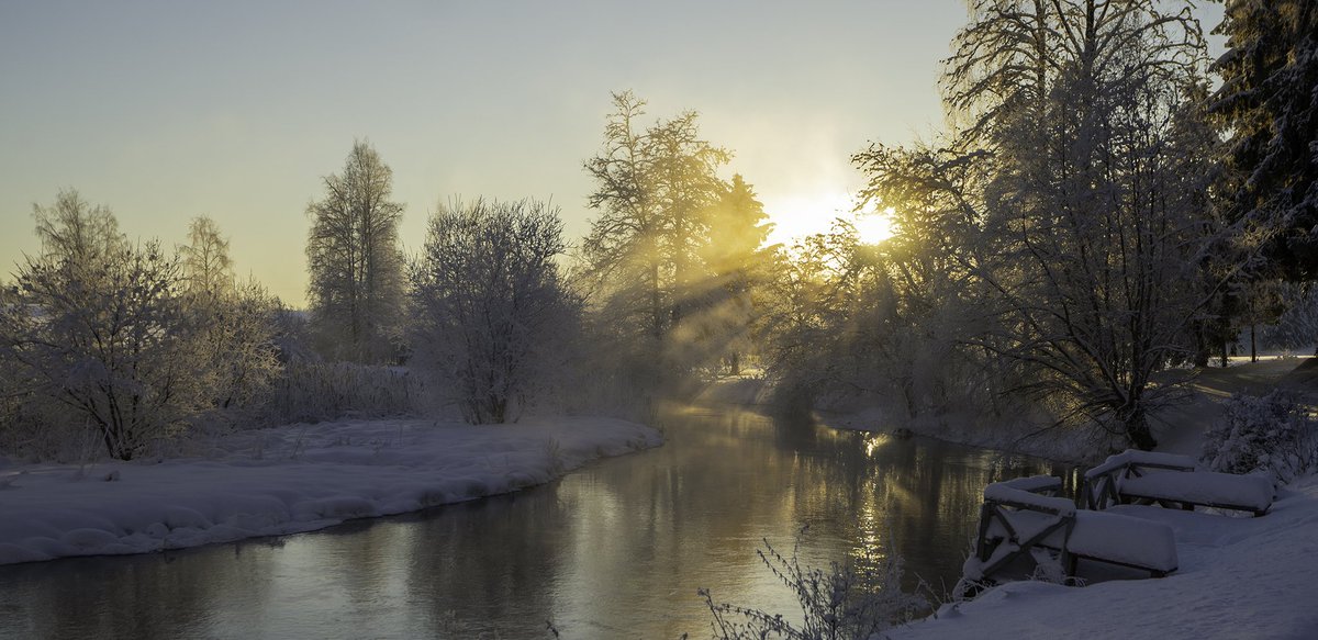 Aamulla #valkoselkätikka koputteli talipötköä pihassa. Auton mittari näytti parhaimmillaan -30°C kun ajelin vanhaa Heinolantietä. Talvimaisemaa kelpaa nyt ihastella. #Koskikara kuvattu Immilänjoella. Lahdessa 2.1.2024