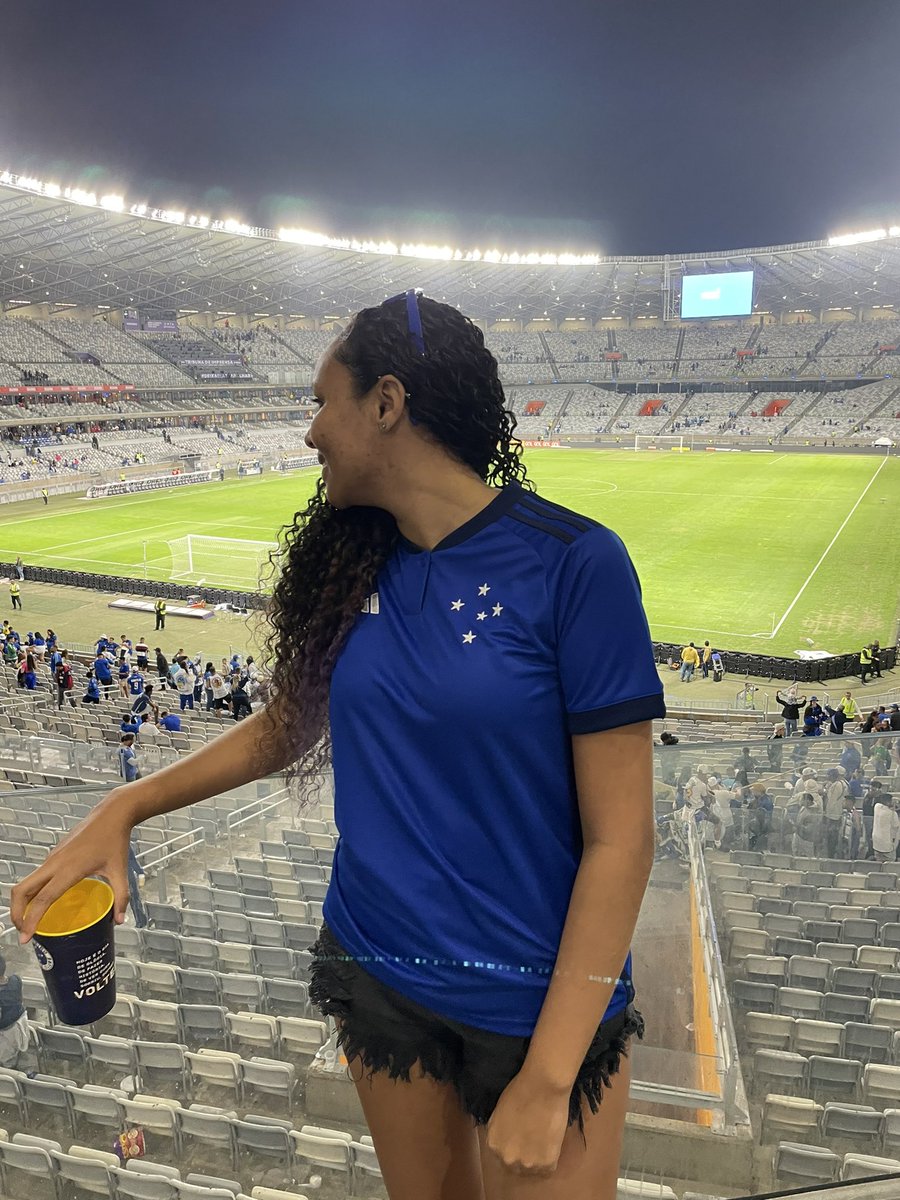 DudaVlogss's tweet photo. Feliz aniversário vida,
Te Amo @Cruzeiro 🦊💙🤍
#Cruzeiro103Anos #Cabuloso https://t.co/FJDdOKBurD