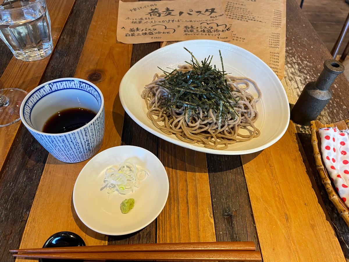 jirokosan's tweet image. 和田塚駅近くの【SLOVE】
十割蕎麦のお店で、蝦夷鹿のメニューも

instagram.com/slove__yuigaha…

蝦夷鹿のリエット（揚げそばがきをバゲット代わりで）
赤ワイン
ざる蕎麦

ご馳走さまでした

#SLOVE
#鎌倉
#和田塚
#由比ヶ浜
#十割蕎麦
#ジビエ
#蝦夷鹿
#リエット
#ワイン
#1人飲み