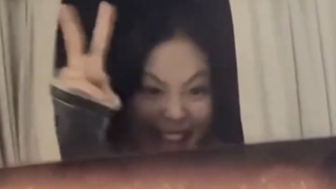bvlgrlisa's tweet photo. HELP 😭😭😭😭 https://t.co/rAydUVEj7c