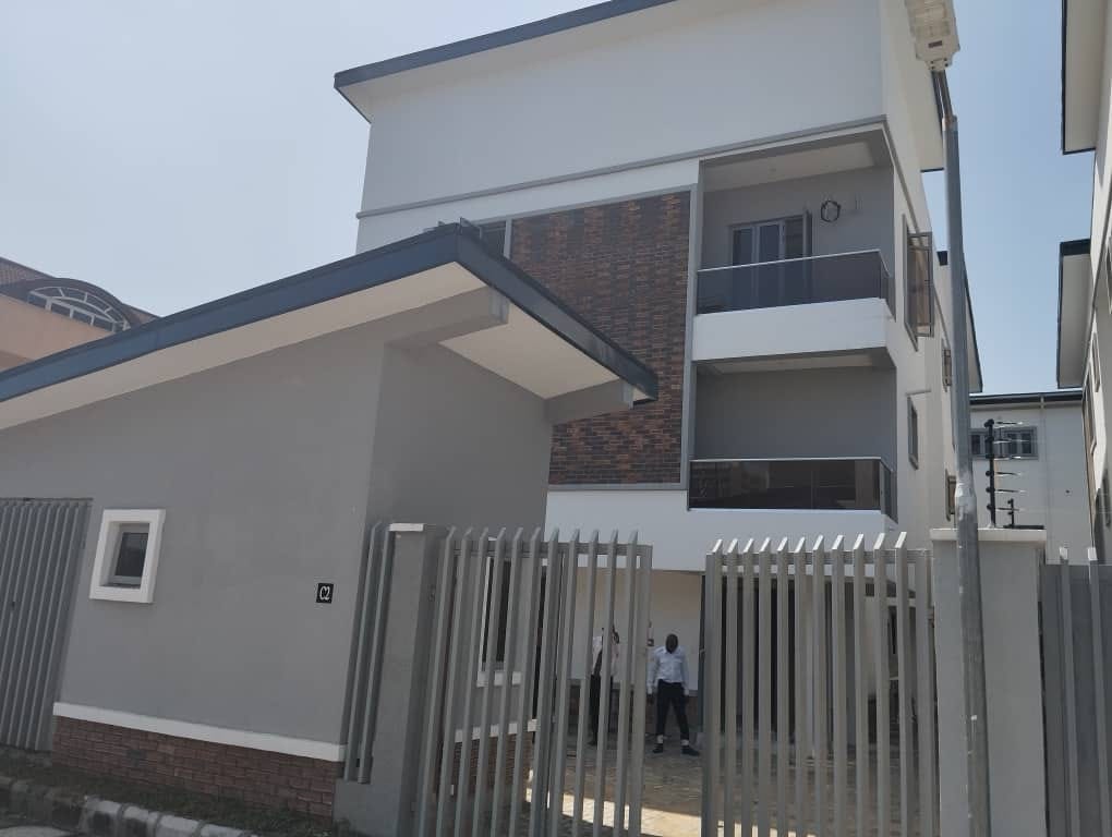 obascoedge's tweet photo. For Sale | New 6 bedroom fully detached house at Parkview estate, Ikoyi

FEATURES
2 Rooms BQ
3 Living Rooms
Study Room
 Ample Parking Space

Title: C of O 
Price: N650m

💯BUY AND MOVE-IN

Ph: 234(0)706 222 3999
E: info@lagosfinder.com
Visit Us: https://t.co/02x6r8ujRd https://t.co/CNutXOGu5J