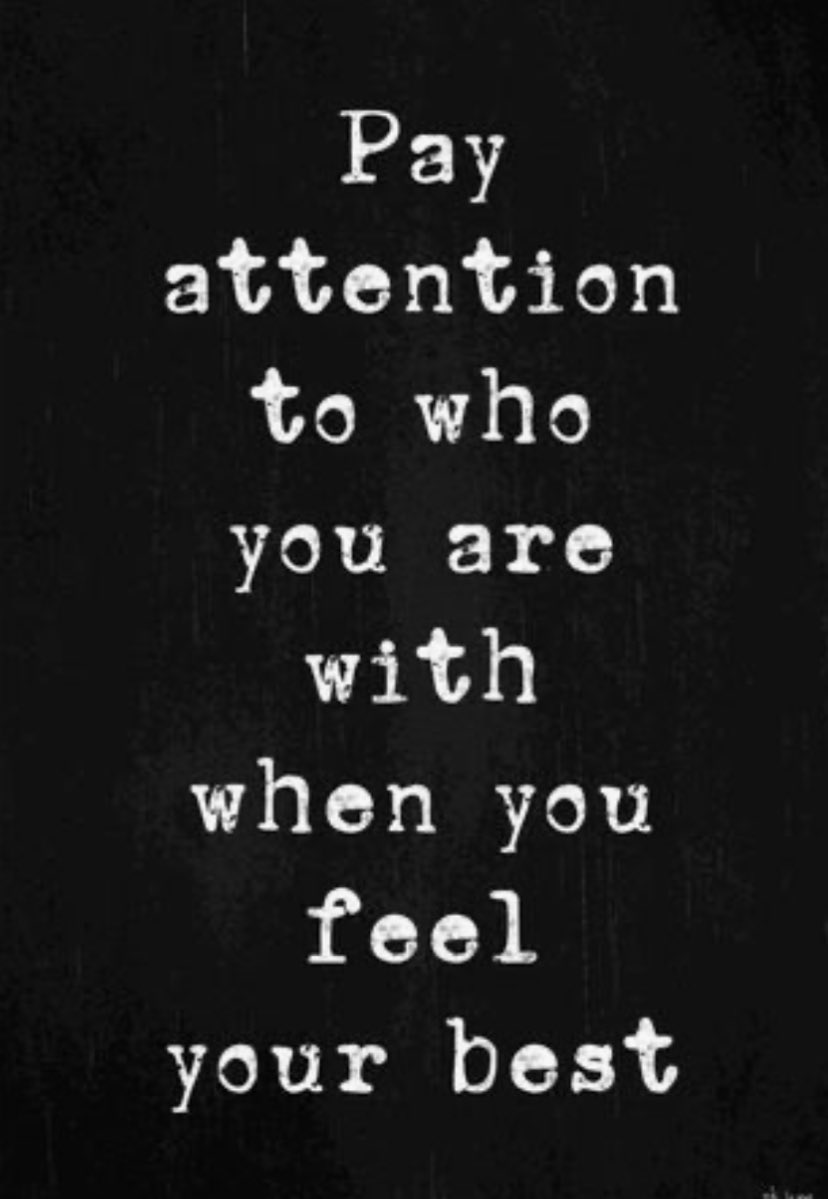 Goto_paulcastle's tweet image. Forge a path filled with the power of positive partnerships. Prioritize those who propel your joy's juggernauts. Pledge to purge poisonous presences. Let this be a year where quality reigns, and genuine connections resonate! 🌈🚀 #PositivePath #NewYearVibes