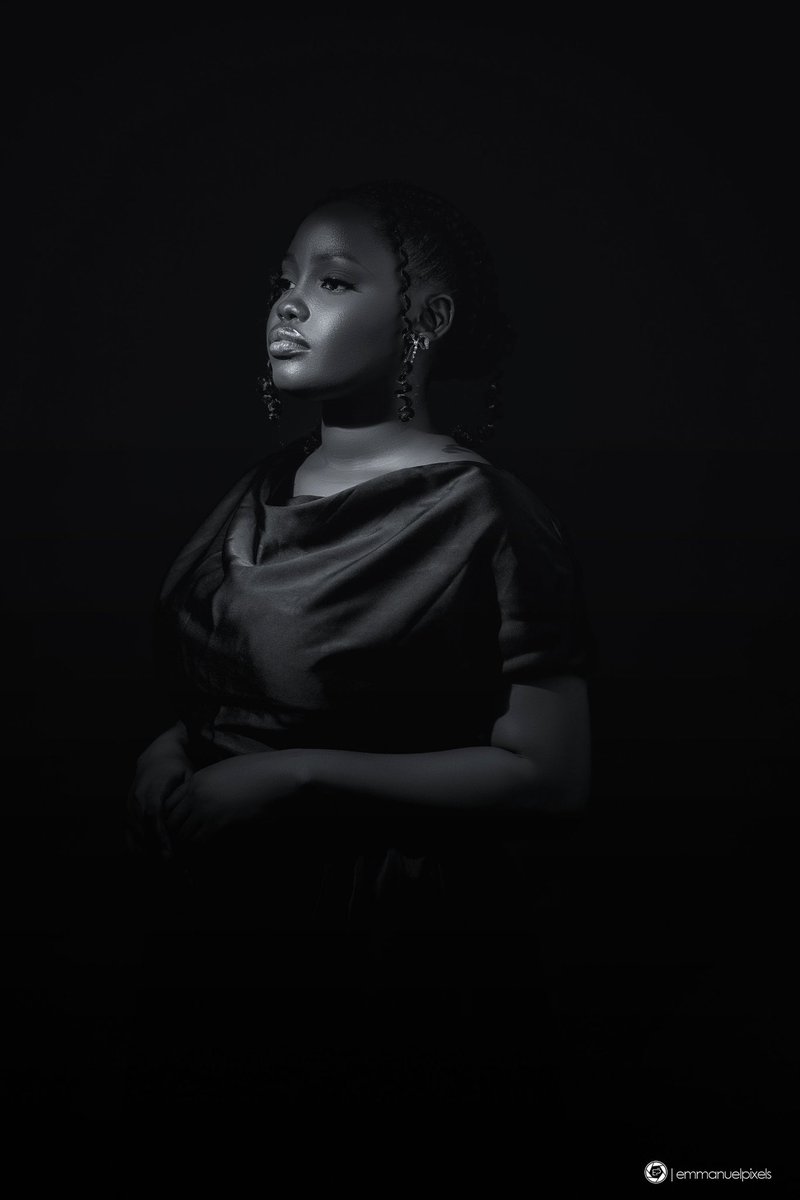Epstudios_ng's tweet photo. Let’s start the year with the portrait session we had with @toluwaoyewumi
Cheers to a greater 2024!
#emmanuelpixels #branding #headshot https://t.co/C6jL3s6Ge4