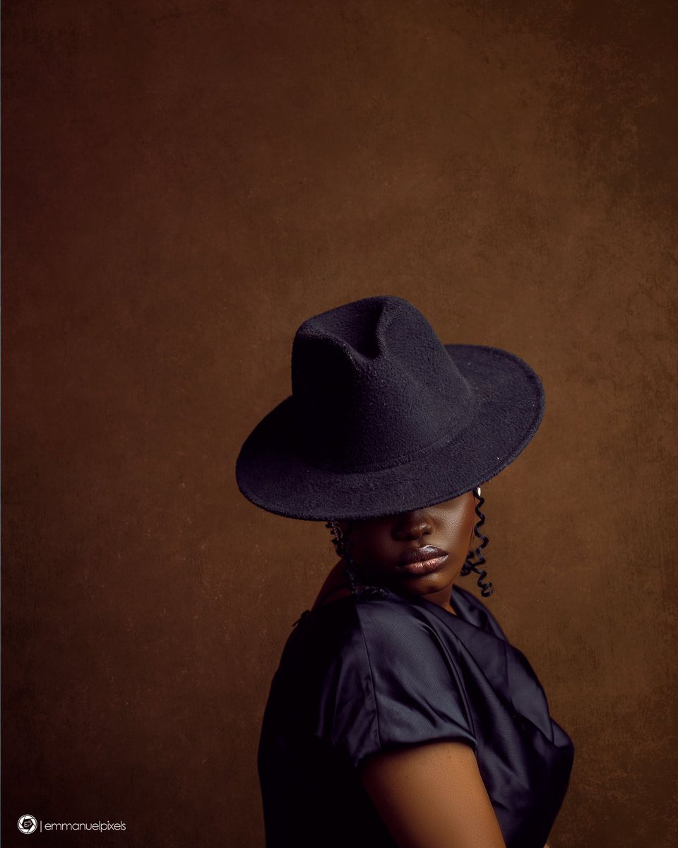 Epstudios_ng's tweet photo. Let’s start the year with the portrait session we had with @toluwaoyewumi
Cheers to a greater 2024!
#emmanuelpixels #branding #headshot https://t.co/C6jL3s6Ge4
