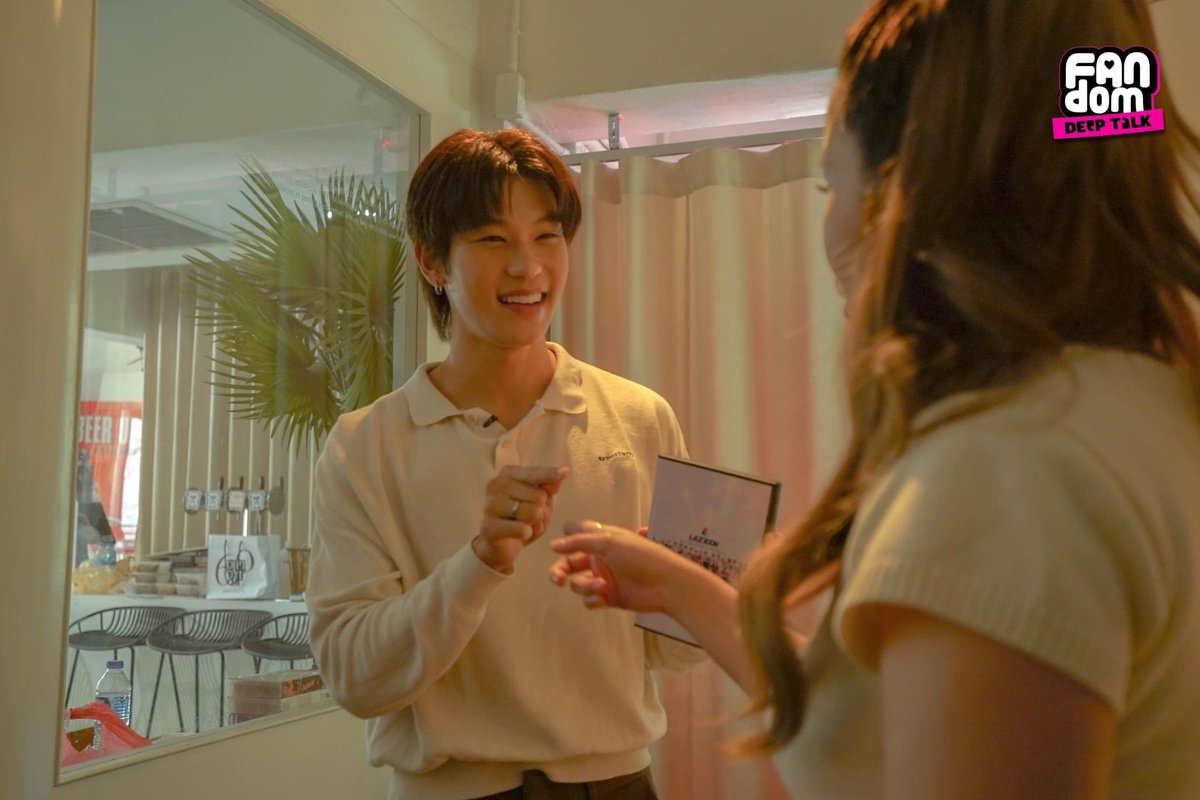 chillonofficial's tweet photo. เปิดประเดิมด้วยความสดใส พร้อมรอยยิ้มซิกเนเจอร์ของ "ออฟโรด" ที่เห็นแล้วต้องยิ้มตาหยีตามเลย
ติดตามรายการ Fandom Deep Talk ได้ทุกวันจันทร์ที่ 4 ของเดือน เวลา 1 ทุ่มตรง
ทาง YouTube : Atime Do Dee
#FandomDeepTalk #FandomDeepTalkxOFFROAD
#offroadKTP https://t.co/0X02X7tK5n