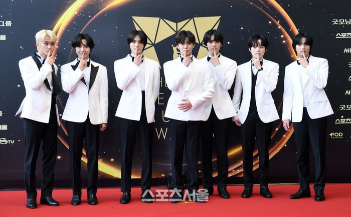 tinyfullsuns's tweet photo. you can captured haechan when hes in the far right but cant captured him when hes in the center area? LMFAO aurrrr we caught lying https://t.co/OhcZvfJrCD