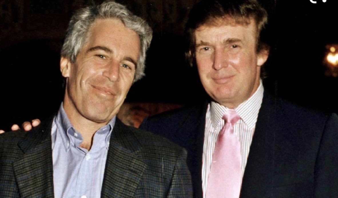 #EpsteinClientList Nothing to see here except a convicted sexual predator and former president standing next to a famous child sex trafficker. For those who don’t know, this is Jeffrey Epstein with MAGA cult leader, Donald Trump: