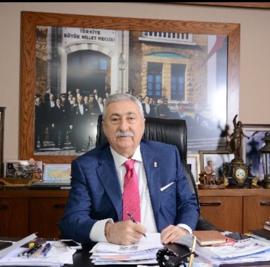 keskinteknsyen's tweet photo. Hızlı koşan çabuk yorulur 
arayanlar elbet bulur
muhabbetler candan olur
şirin sözlü Başkan olunca !
@B_Palandoken
Çırak Stajyer Çalışandır #3308YasasıOcaktaMeclise https://t.co/EzFm34bl5m