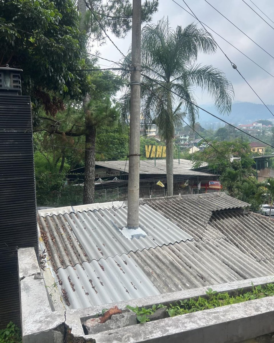 Rutin bayar BPJS, tapi tak bisa menikmati layanannya. Sedangkan tiang listrik dgn seenaknya berdiri di lahan pribadi. Tak ada uang, jgn harap bisa memindahnya. #GanjarMahfud2024 #aniesbubble bisa apa?