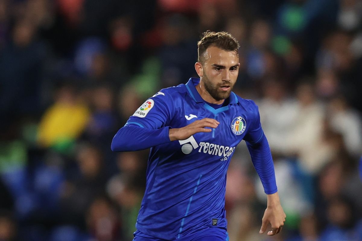 Borja Mayoral's last three games for Getafe: -Winning goal vs. Valencia -Opening goal vs. Sevilla -Brace vs. Atlético Madrid With 12 goals, only Jude Bellingham (13) has scored more in La Liga. @JJMont3ro takes a look at Mayoral's red-hot form: breakingthelines.com/player-analysi…