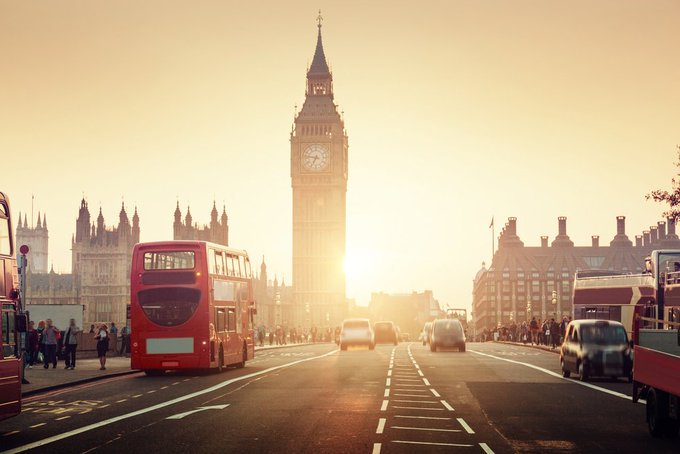 Dealabs's tweet photo. ✈️ 🇬🇧
Vol direct aller retour Lyon > Londres pour 30€ 👇 
➡️ https://t.co/s6z3hsXA5i ⬅️ https://t.co/ZJHAbpMq0g
