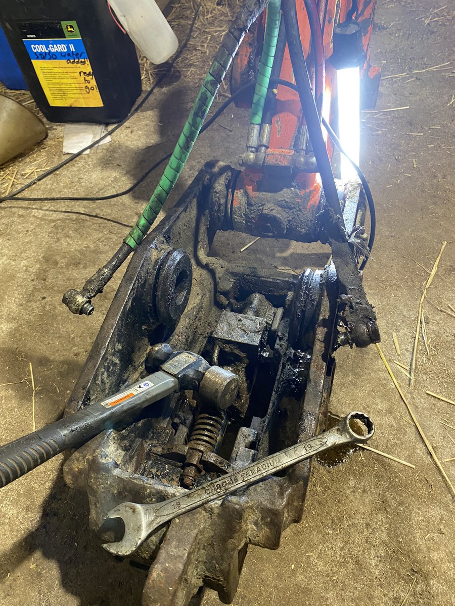 Clive Phillips tweet media