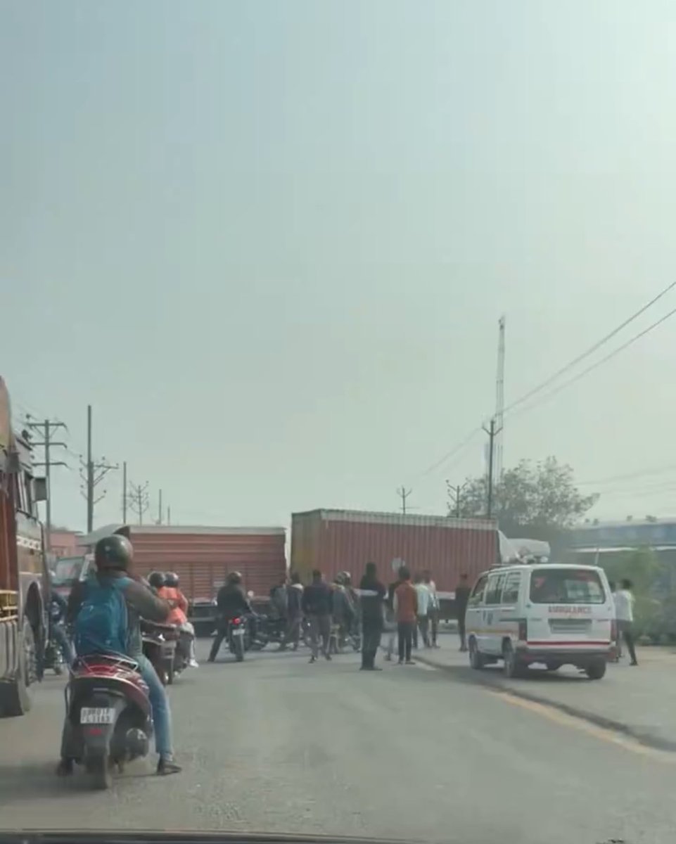 Truckers hit the streets in protest against the new law.. #TruckersProtest #NewLaw #TruckDriversProtest #Petrol #petroldiesel #Protest