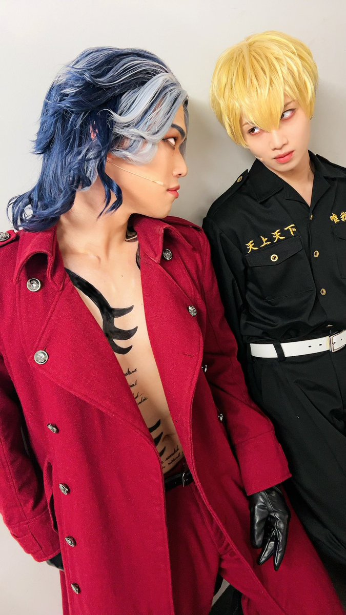 sho_arai555's tweet photo. ◤舞台『#東京リベンジャーズ』
　　　-聖夜決戦編-◢◤
---------//.
今日もまた、ひとつ公演
誠にありがとうございました。

ワートリぶりの共演させて頂いております
敬愛する植田圭輔先輩です。

今年の…や、今年以降の目標は毎年一回
圭輔さんとご一緒することでございます。

#リベステ
#東リベ https://t.co/vbukpLERwZ