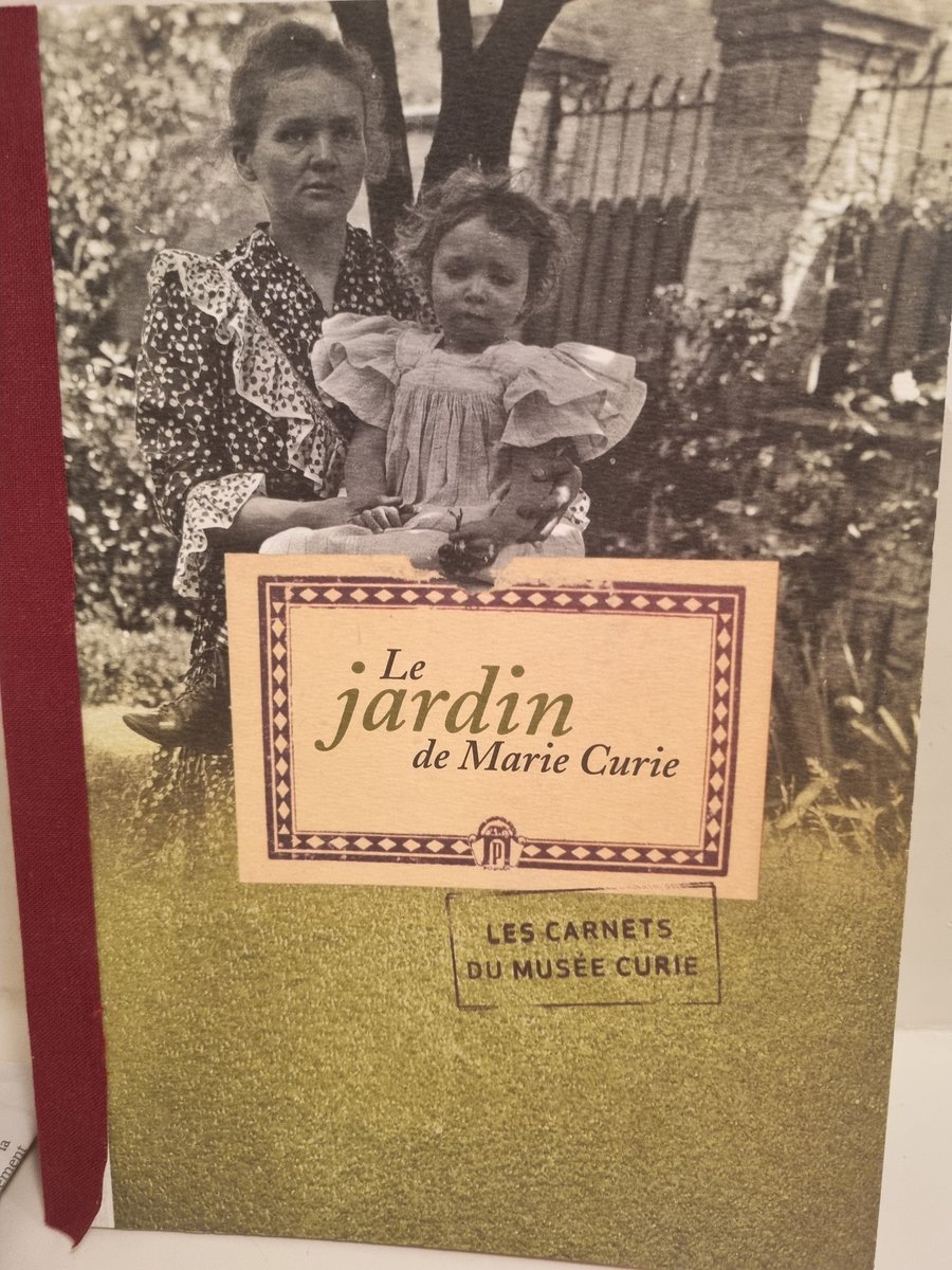 J-6 avant la destruction du jardin de Marie #Curie symbole de son amour des arbres et des plantes, à deux pas du Panthéon. "Les 2 pavillons de l'Institut du Radium  sont érigés de part et d'autre du jardin que #MarieCurie a composé elle-même".
Il est encore temps d'arrêter cette