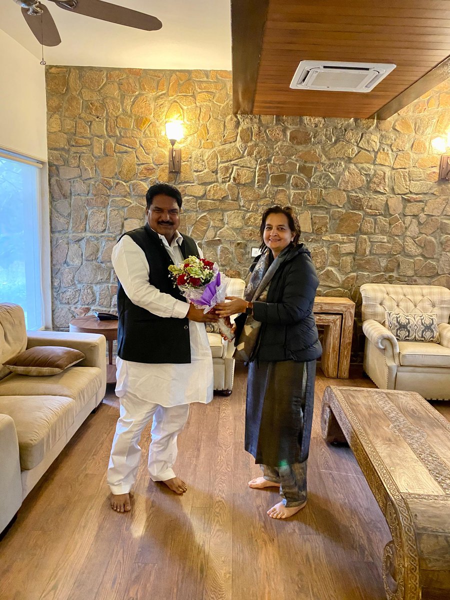 नागौर लोकसभा क्षेत्र की नावां विधनसभा सीट से राजस्थान सरकार के मंत्रिमंडल में पहली बार शामिल हुए राज्य मंत्री श्री विजय सिंह जी चौधरी को उज्ज्वल भविष्य की शुभकामनाएं दी।