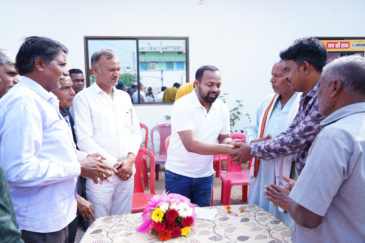 DipeshSahuBJP's tweet photo. आज निजनिवास कार्यालय पर बेमेतरा विधानसभा के युवा साथियो एवं भाजपा कार्यकर्ताओ से मुलाकात की
स्थानीय जनों ने स्नेहिल स्वागत किया
आपका सभी का आभार, धन्यवाद
#bemetaravidhansabha
#MLA #dipesh #sahu https://t.co/hCCuJQw6gG