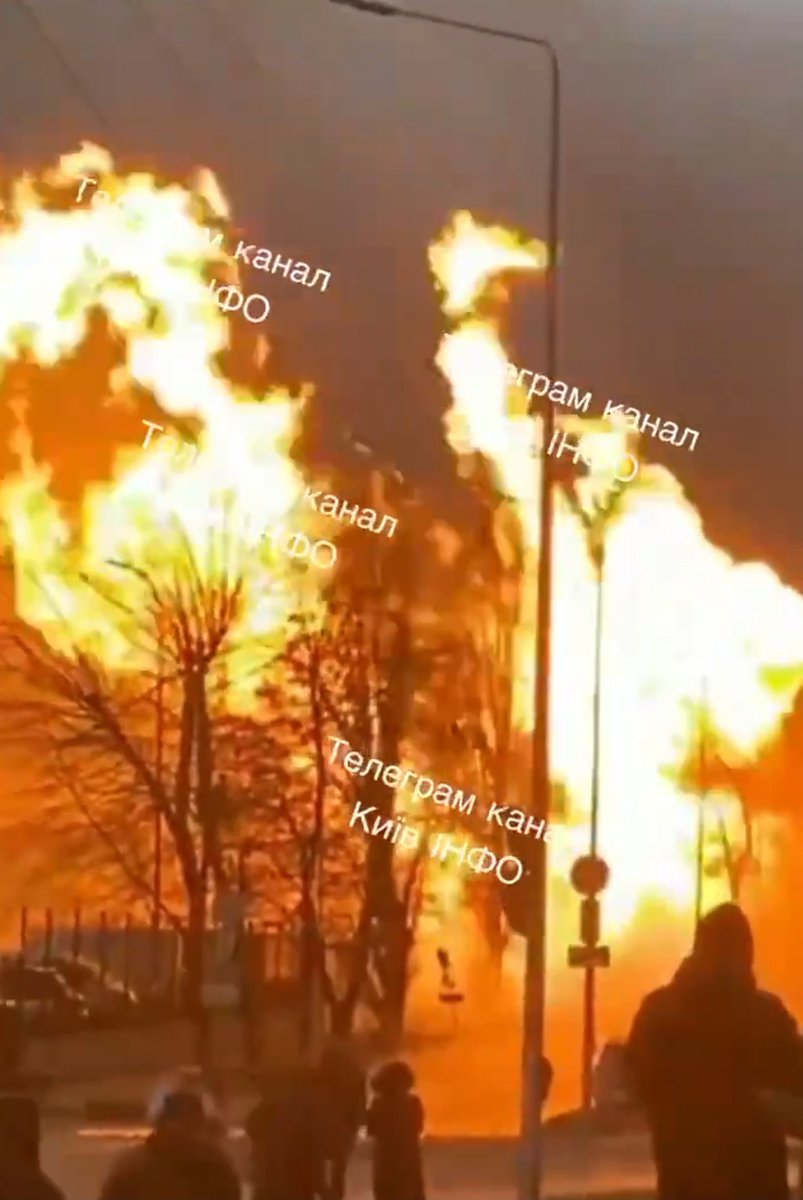 guyverhofstadt's tweet photo. 👋@ElonMusk, today Russian missiles reportedly destroyed your @Tesla showroom in Kyiv. 

Will you do the right thing &amp; condemn Russia's bombardment, which also kills innocent civilians? https://t.co/yhWFdLL3ls