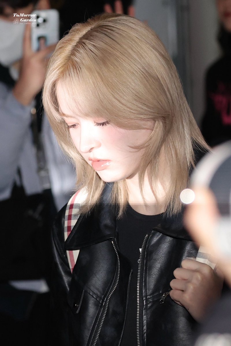 240101 HD those pics without any edit HELLO LILY JIN MORROW??? You