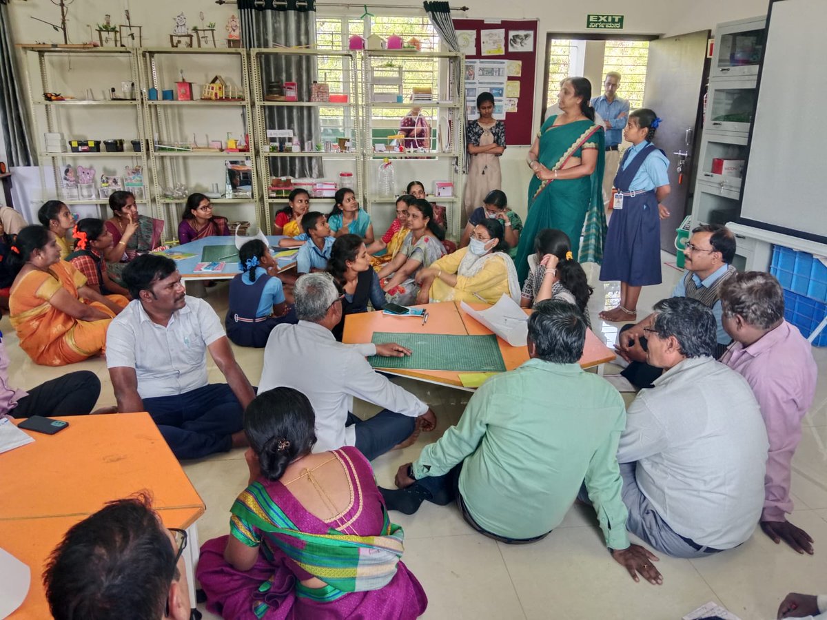 AgastyaOrg's tweet photo. In collaboration with the Education Commissioner and District Institute of Education and Training in Dharwad, we organized a one-day Atal Tinkering Lab workshop at Aequs Science Center Hubli, engaging 75 teachers and headmasters.
#teacherstrainingprogram #unlocklearning https://t.co/NOi4m1hLpy