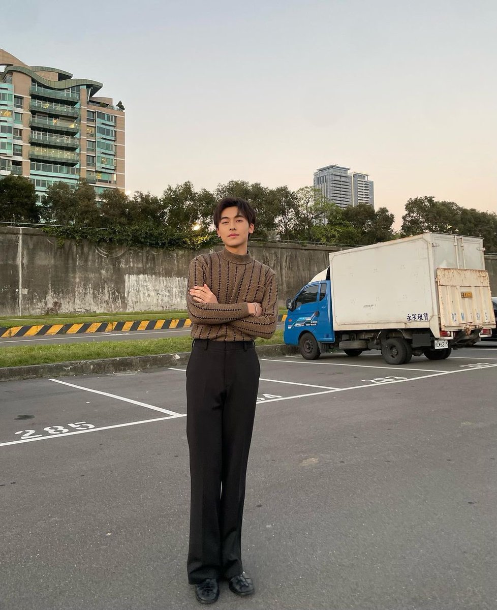 yourgorn's tweet photo. กรคือคนที่ถ่ายเต็มตัวแล้วดูดีมาก ขายาว บอดี้ส่ง https://t.co/3gA5KBt6jM