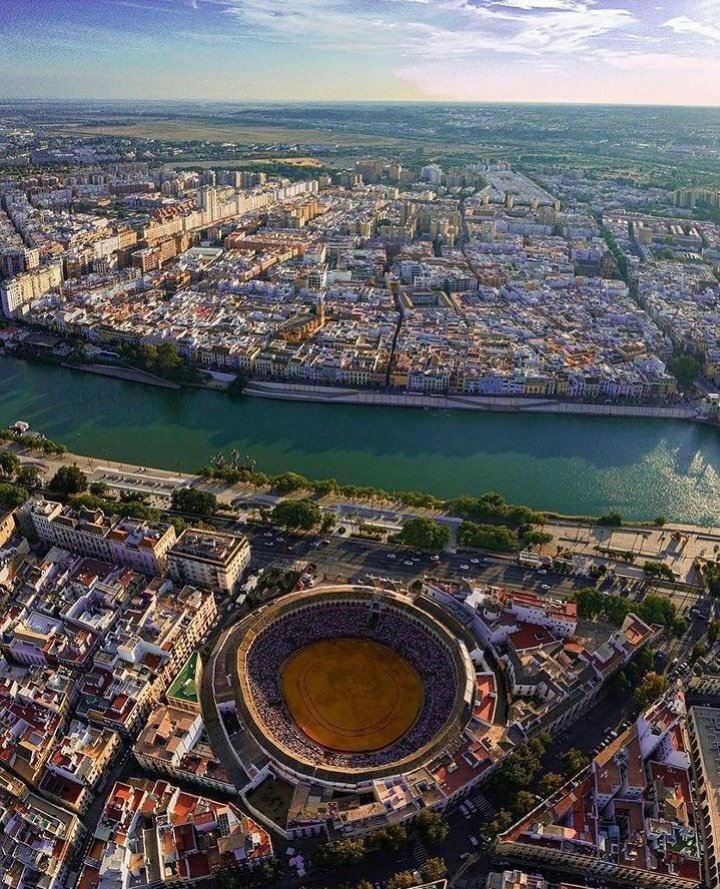 Sevilla. 
📸 incredible_europe.
