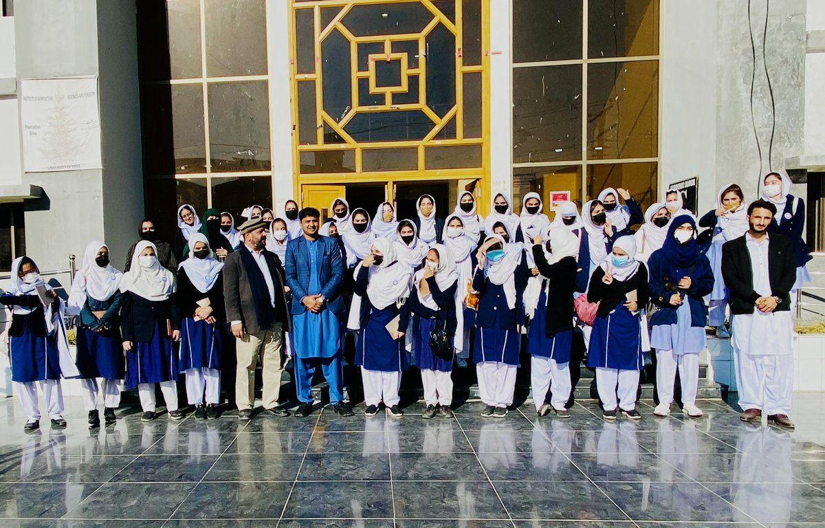 PAGEPakistan's tweet photo. Team PAGE organized an enriching educational visit for Achieve program girls, backed by technical aid from @PrincesTrust  &amp; financial support from @OfficialZindigi  . 
#PAGE #GirlsEducation #Empowerment #AchieveProgram #FutureLeaders https://t.co/TfFRC0l0sX