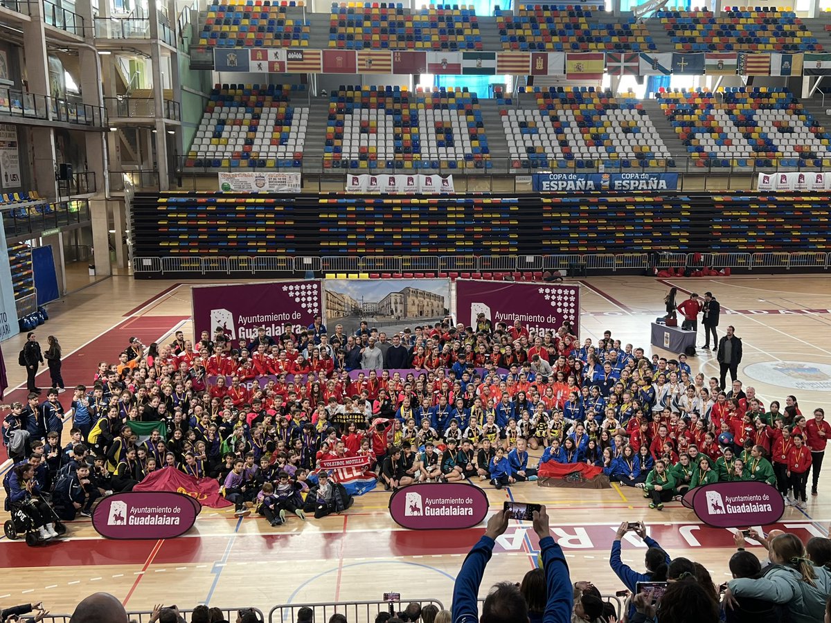 CopaEspanaVB's tweet image. La #CopaEspanaVB en categorías infantil, alevín y benjamín también estuvo llena de emoción e ilusión 🔝

📸✅Ya están disponibles algunas fotos de los distintos días de competición y de la entrega de premios en el FACEBOOK oficial de la Copa de España🏆

Hasta el año que viene 👋🏽