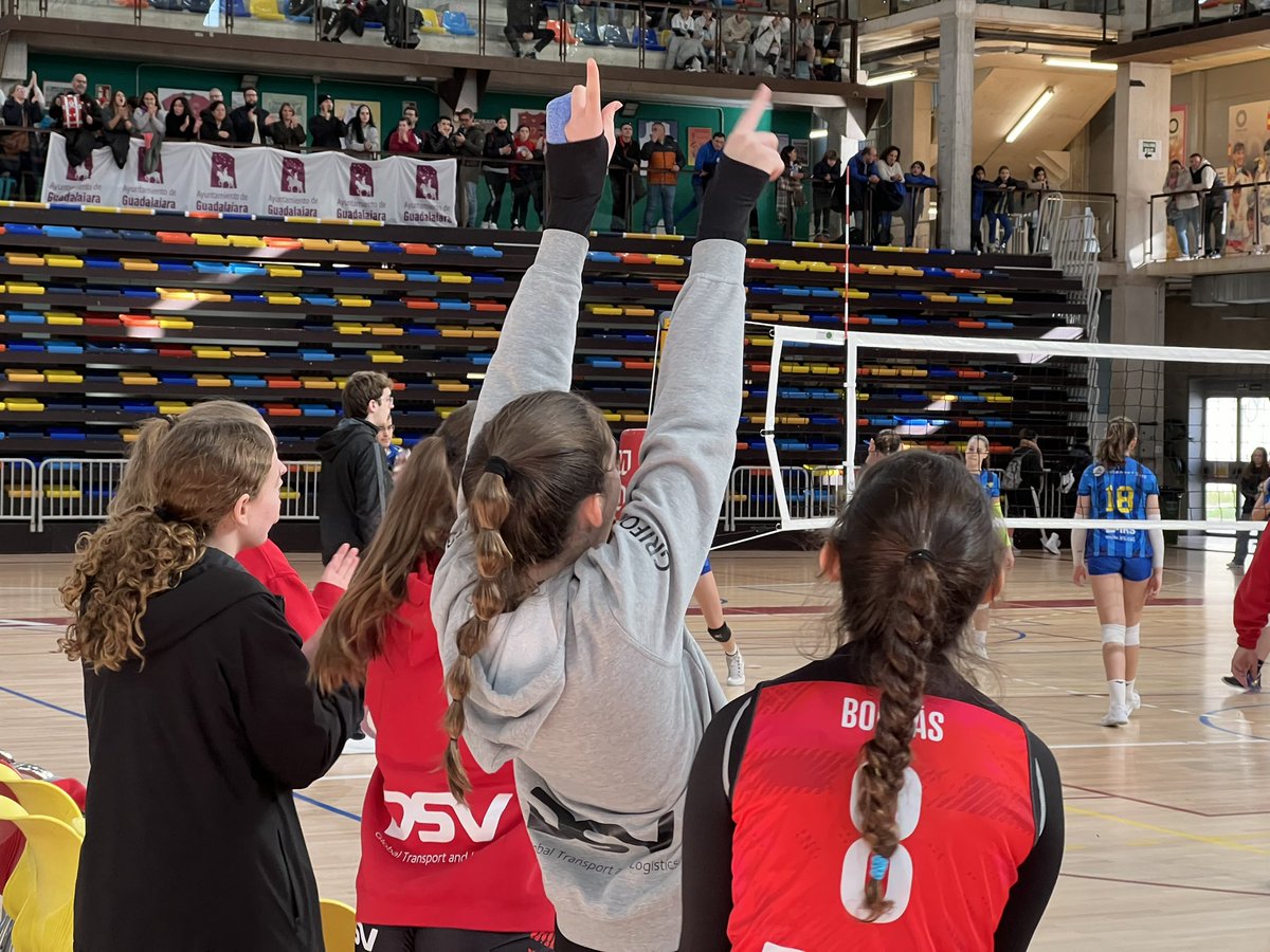 CopaEspanaVB's tweet image. La #CopaEspanaVB en categorías infantil, alevín y benjamín también estuvo llena de emoción e ilusión 🔝

📸✅Ya están disponibles algunas fotos de los distintos días de competición y de la entrega de premios en el FACEBOOK oficial de la Copa de España🏆

Hasta el año que viene 👋🏽