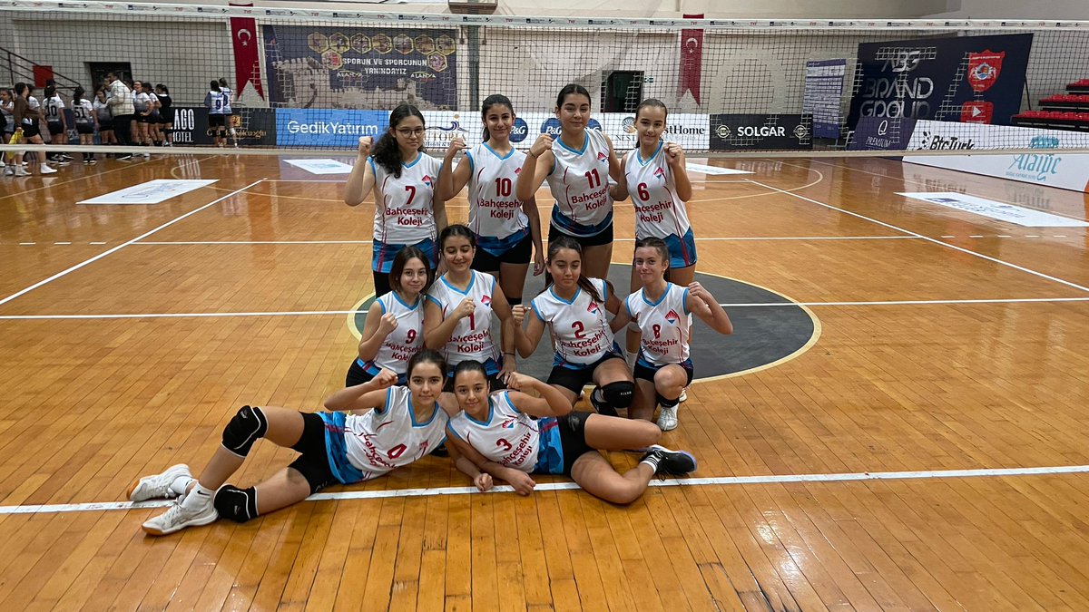Alanya Okul sporları tarafından düzenlenen yıldız kızlar  voleybol şampiyonasında kargıcak ortaokulunu  2-0 yenme başarısı göstererek turnuvaya iyi bir başlangıc yapan yıldız kız  voleybol takımımızı tebrik eder  ,başarılarının devamını dileriz.
<a href="/serdalasl/">Serdal Aslan</a> 
<a href="/ErdogannAytac/">aytac_erdogann</a>