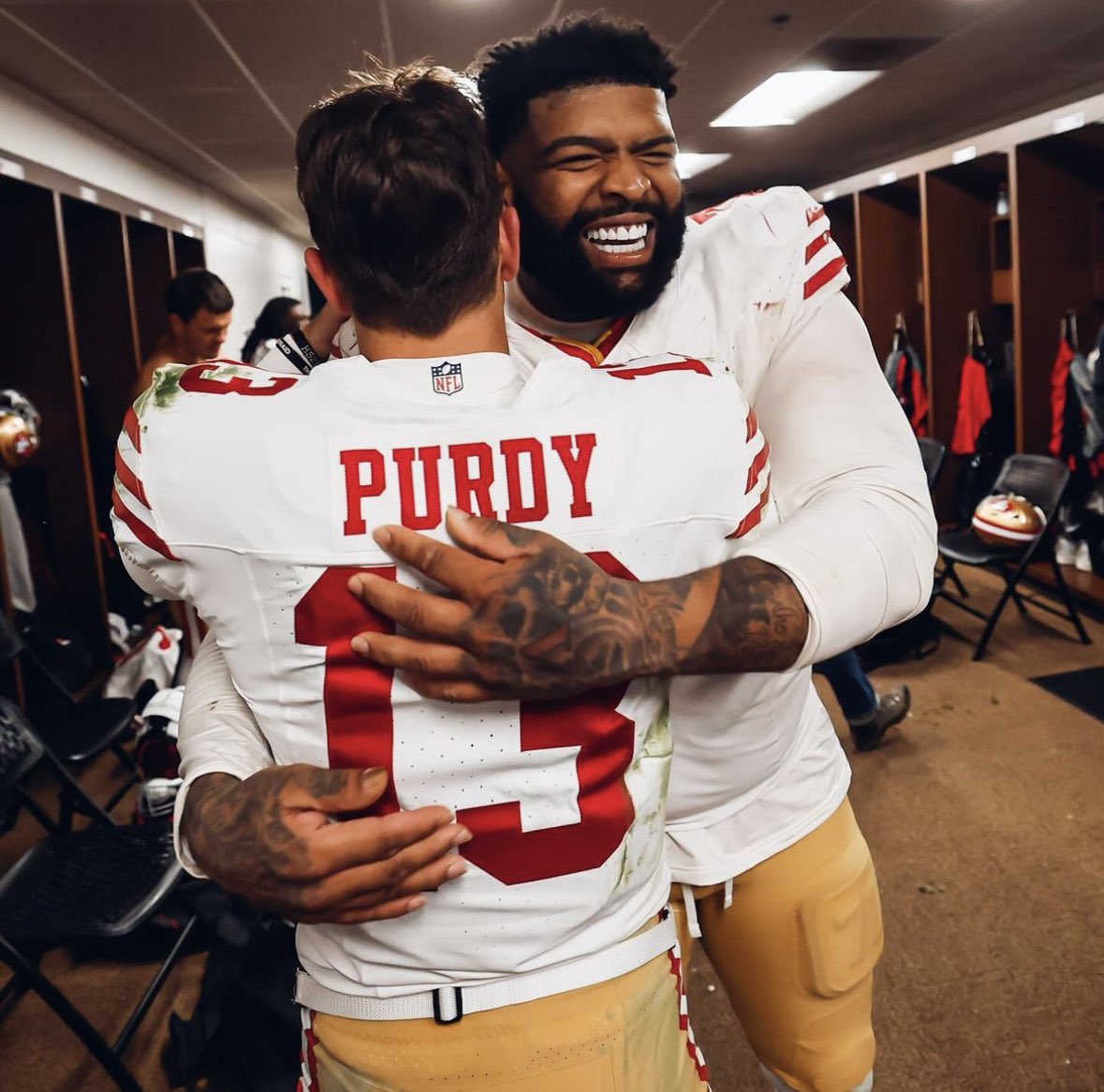 SpanishninersF's tweet photo. Cuando tu padre se siente orgulloso de ti y tu te sientes querido / When your father feels proud of you and you feel loved / Orgullo de Purdy /Purdy pride #TrentWillians #BrockPurdy #NinersPride #GoNiners #BangBangNinersGang @spanishniners #FTTB 📷📷 https://t.co/Xbzuw6iiGt