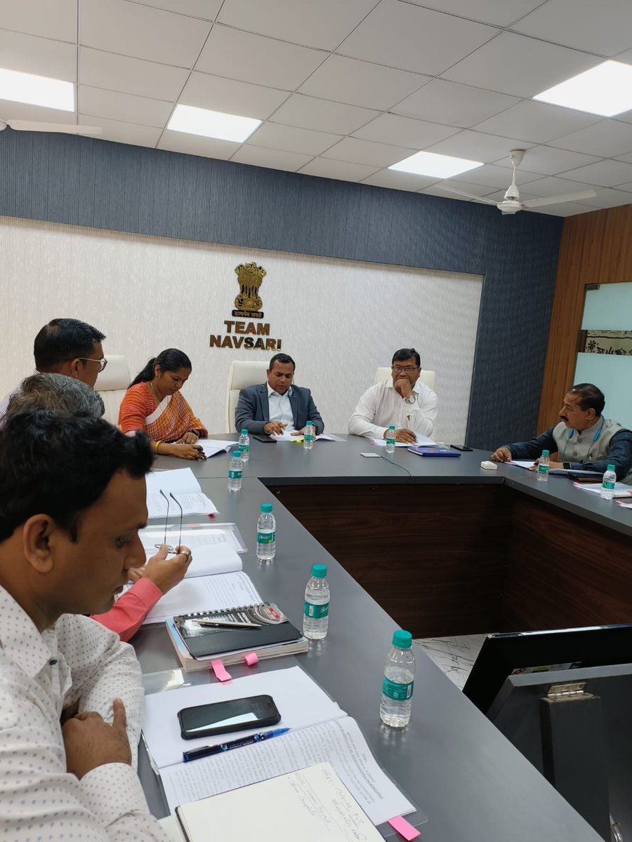 CollectorNav's tweet photo. આજરોજ નુડા બોર્ડની 15મી બેઠક યોજાઈ. જેમાં ઈટાળવા અને તિઘરા વિસ્તારની ડ્રાફ્ટ ટી.પી. સ્કીમ સુધારા સાથે સરકારશ્રીમાં સાદર કરવા વિસ્તૃત ચર્ચાઓ યોજી જરૂરી સૂચનો કર્યા.

@CMOGuj @InfoGujarat https://t.co/5Z34GI5v8O