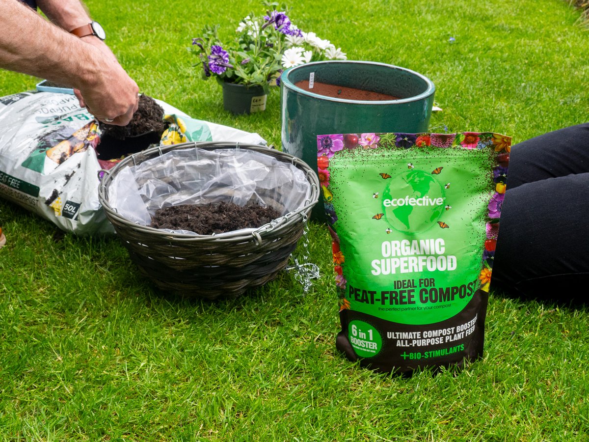 🌱Are you looking to be more environmentally friendly this year?
ecofective's Organic Superfood for Peat-Free compost is an award winning powdered feed that not only boosts compost but also feeds plants simultaneously. 
🌐Find a stockist today - loom.ly/C0FbAuY