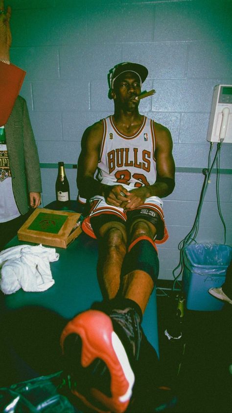 sohighhh420's tweet photo. Choose your side
@KingJames
@MichaelJordaan
#GOATDebate
#JordanvsLeBron
#BasketballLegends
#NBAGreats
#HoopsRoyalty https://t.co/X5r4NrePQk
