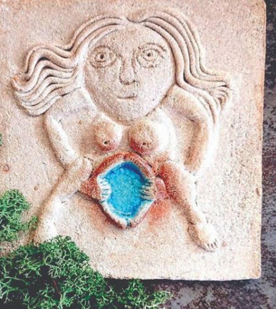 Shivaradhana55's tweet photo. These images can be found in all over the European countries , on the castle , Buildings , cathedrals
Europeans used to worship her as a Goddess of fertility 
1/11 https://t.co/BgDJew00IU