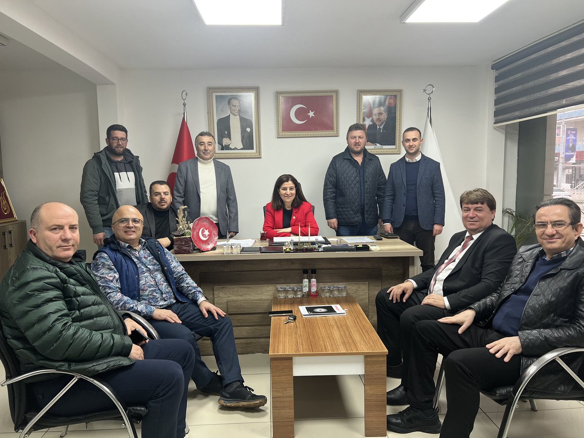 Edirne halkını gönül belediyeciliği ile tanıştıracağız. 

Bugün Sayın Vekilimiz Fatma Aksal önderliğinde Saygıdeğer AK Parti Edirne Belediye Başkan A.Adaylarımız ile bir araya gelip istişarelerde bulunduk. 

Rabbim yolumuzu açık eylesin.

#EdirnelilerNeİstiyorsa