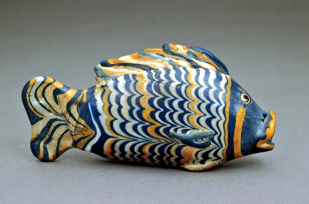 Fascinating world of ancient #glass: a stunning  Egyptian glass vessel in the shape of a #fish, it was probably used to hold ointments.
Found in El-Amarna, #Egypt, 14th century BC.

Photo:British Museum