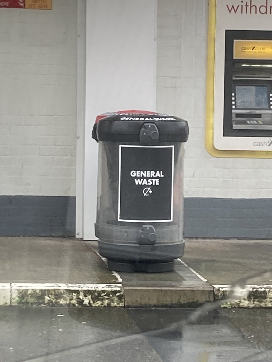sonia_barnes's tweet photo. Where is lieutenant rubbish ? https://t.co/sWGqW80uv5