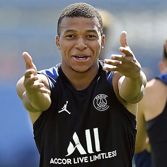 SoloRealMadrid0's tweet photo. 🚨"El Real Madrid le ha dado dos semanas a KYLIAN MBAPPÉ. Firma el preacuerdo o es un adiós para siempre."

✍️ @diarioas https://t.co/nDicQTR5Pd