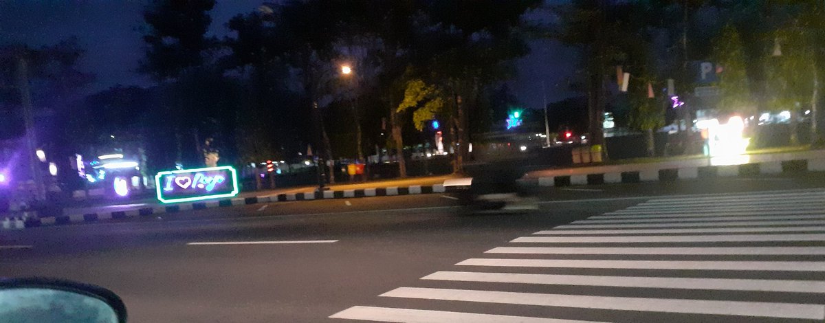 Jalur langit kui ora ketoro,nanging hasile katon nyoto
Masio udan gludug tetep tak trabas
Masio dalan gronjal tetep tk tlindas
Panggah ra mundur
Panggah ora luntur
Mergo hasile keno dipercoyo
Lan ora  gawe cidro
Ayo diakehi sholat wengine

Wilujeng maghrib🙏