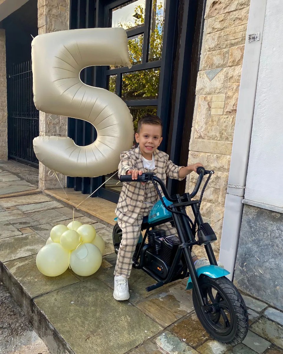 Celebrating five years of laughter and adventure with #hypergogo! 🎉🛵 Thanks for taking us along for the ride. Cheers to many more years of health, happiness, and playful exploration! 🥳🌟

📸 : alkis_rina

#happy5th #adventuretime #rideinstyle #kidspower #birthdayfun #explore