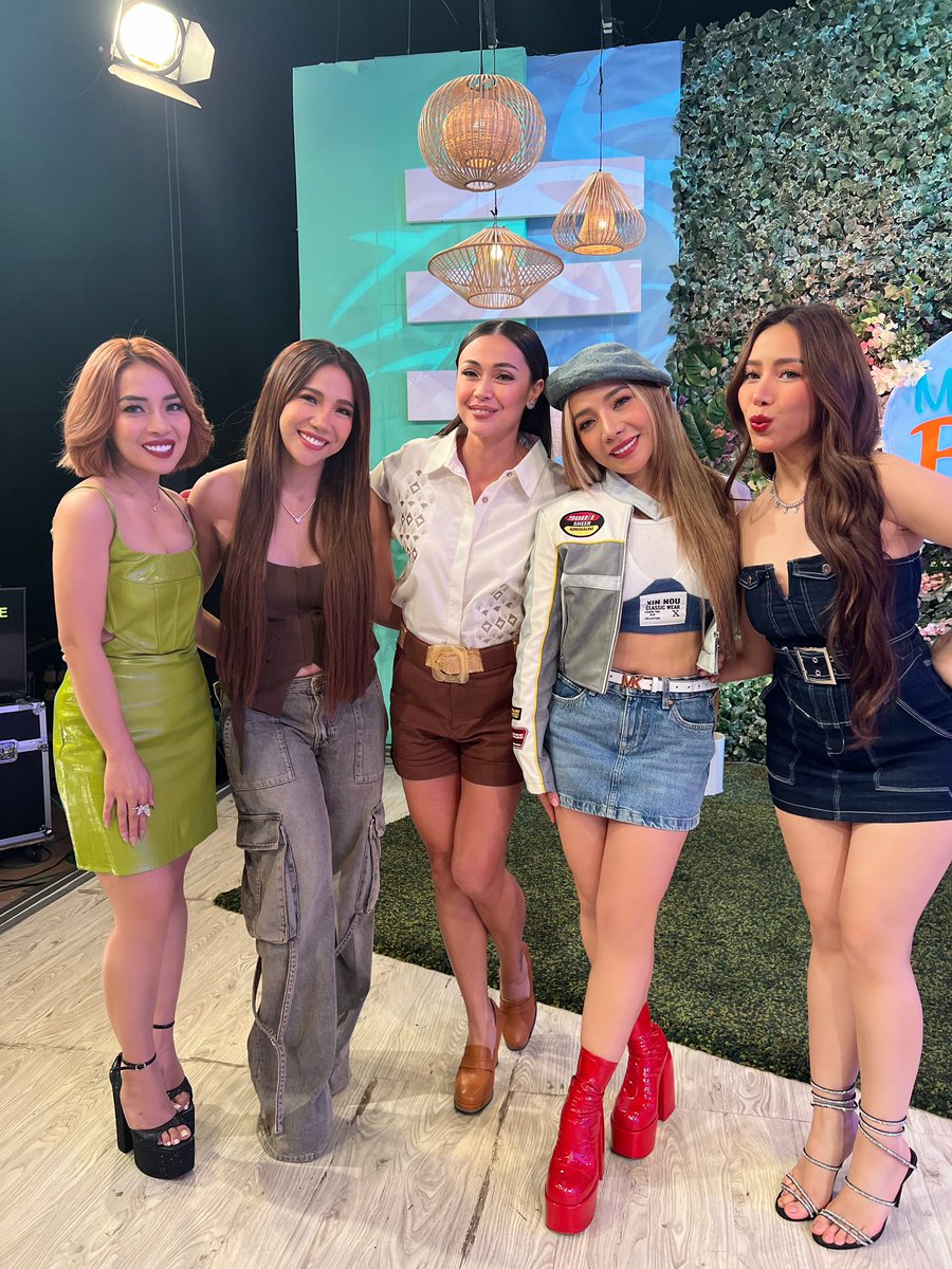 4SISTERS tweet media