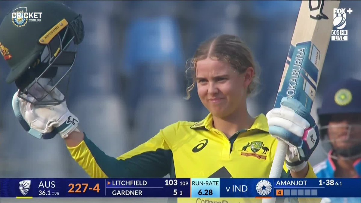 That's a second international hundred for the girl from Orange! 

Well batted, Pheebs ⭐️ #INDvAUS