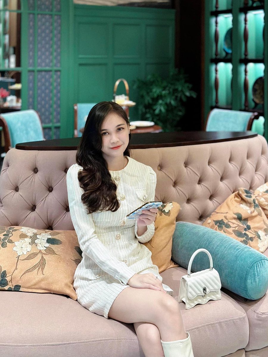 Chuotchit96's tweet photo. Chúc mừng năm mới 2024 cả nhà nhé 🥰 😍😘 https://t.co/hCUZFOQVJi