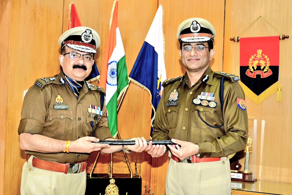 ‼️एवरग्रीन आईपीएस सुजीत पाण्डेय द्वारा अपर पुलिस महानिदेशक पीएसी पद का पदभार ग्रहण किया गया,हार्दिक शुभकामनाएं💐💐💐🙏‼️
<a href="/Uppolice/">UP POLICE</a>
<a href="/dgpup/">DGP UP</a>
<a href="/adgpacup/">ADG PAC UP</a>
#ONLYPOLICENEWS
