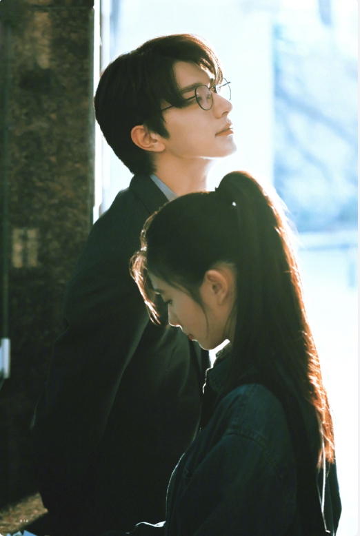 inspiration_eye's tweet photo. Chinese drama 'Off Track' keeps it sweet with just face kisses - pure and even more thrilling than a full embrace. Lin Yi and Lin Haochen are truly a perfect pair! #PureRomance #脱轨 #Derailment #LiuHaocun #LinYi #刘浩存 #林一 #cdrama #drachin https://t.co/rgt0EIdy23