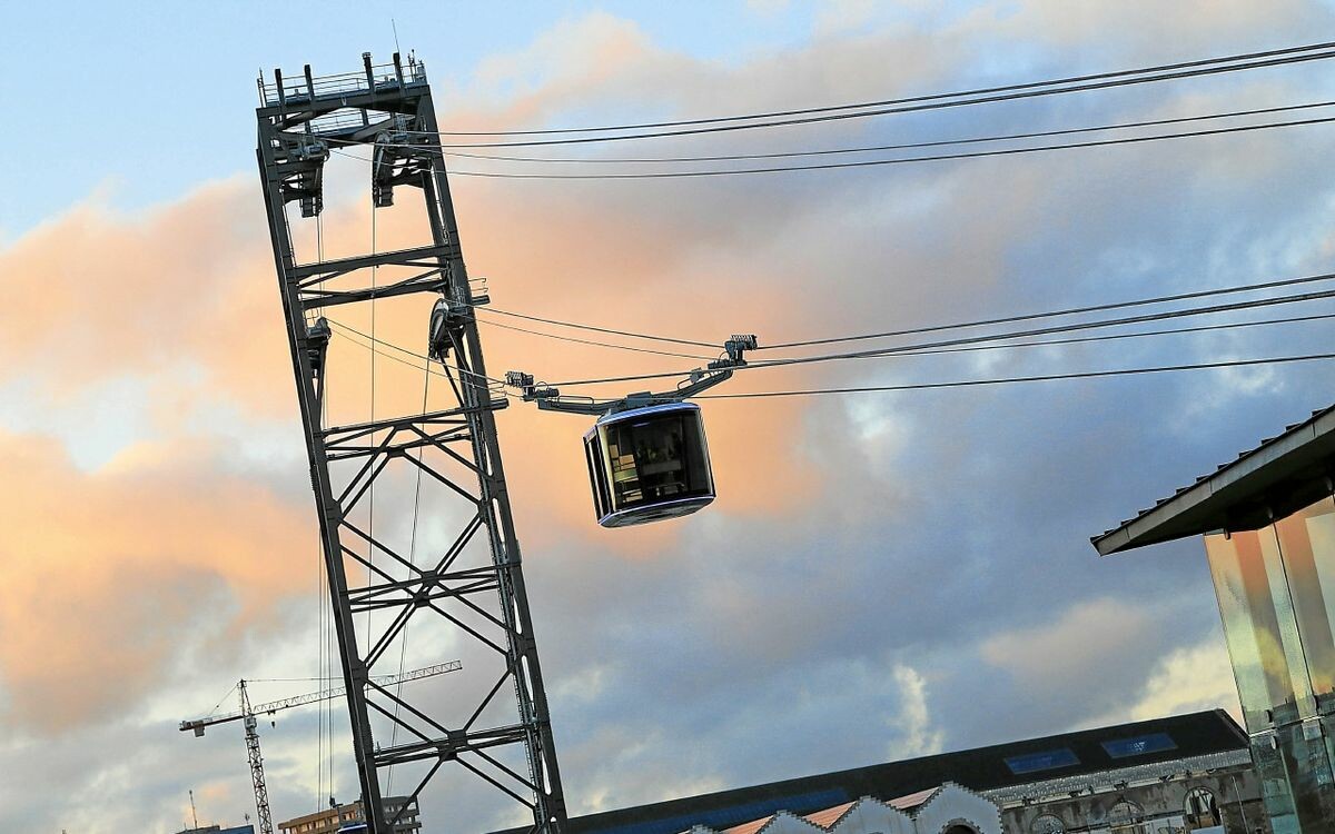 TLGBrest's tweet photo. À Brest, le téléphérique à l’arrêt ce matin en raison de la météo
➡️ https://t.co/fNQnQ9Znu0 https://t.co/wjunIoxNZD