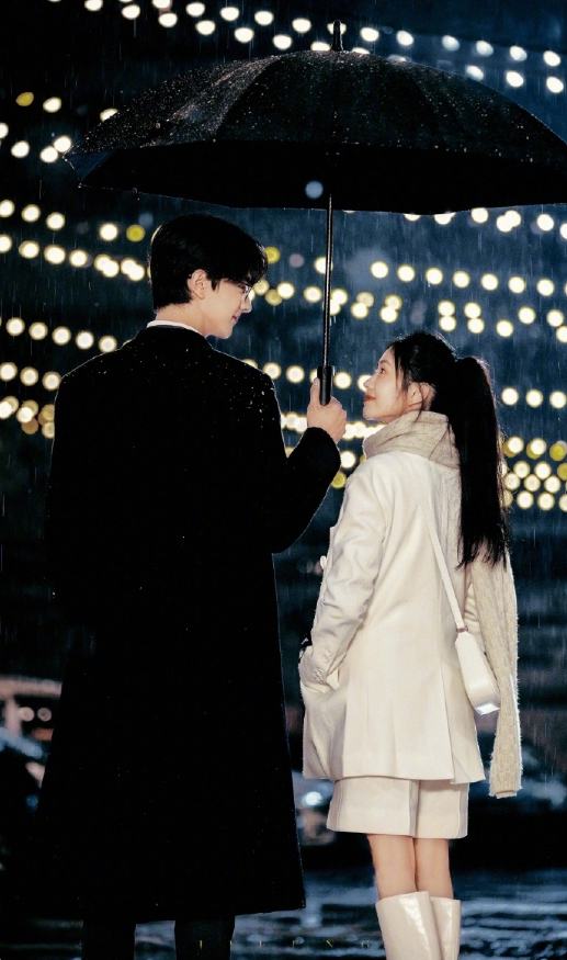 inspiration_eye's tweet photo. Chinese drama 'Off Track' keeps it sweet with just face kisses - pure and even more thrilling than a full embrace. Lin Yi and Lin Haochen are truly a perfect pair! #PureRomance #脱轨 #Derailment #LiuHaocun #LinYi #刘浩存 #林一 #cdrama #drachin https://t.co/rgt0EIdy23